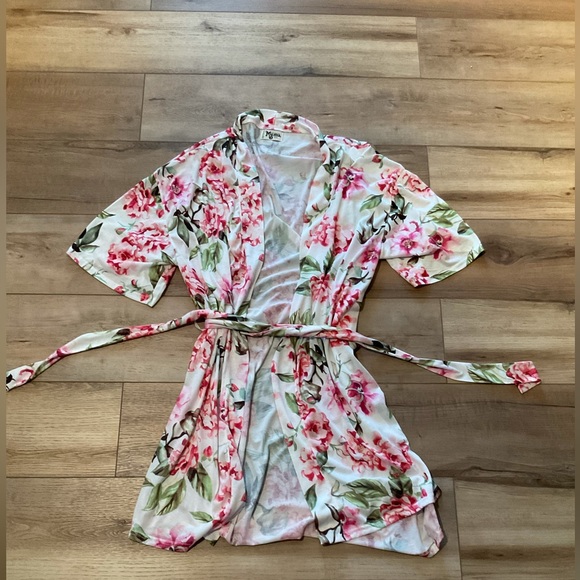 NWOT floral robe one size - Picture 2 of 6
